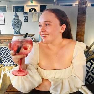 Meet your Posher, Bea